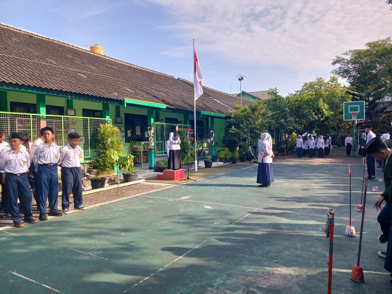 Upacara Bendera, Pembina Tekankan Bijak dalam Penggunaan AI dan Penguatan Literasi